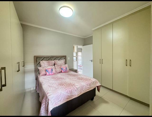 2 BEDROOM APARTMENT FOR SALE IN UMHLANGA RIDGE
